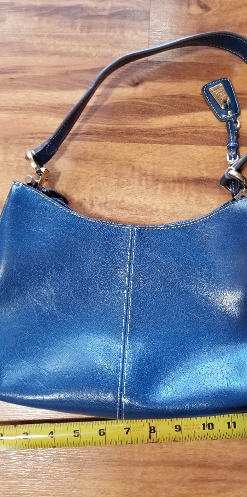 Liz Claiborne blue leather purse, shoulder straps,